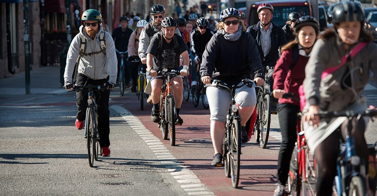 Cyklister – ”Lag skulle öka hjälmanvändningen”
