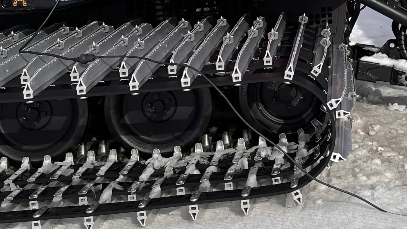 Närbild på en pistmaskin.