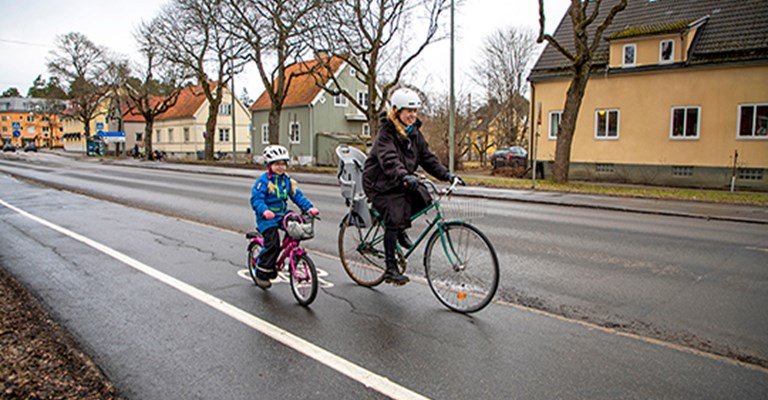 Ersätt inte bussen med bilen – Viktigt att våra barn kan gå och cykla säkert till skolan.