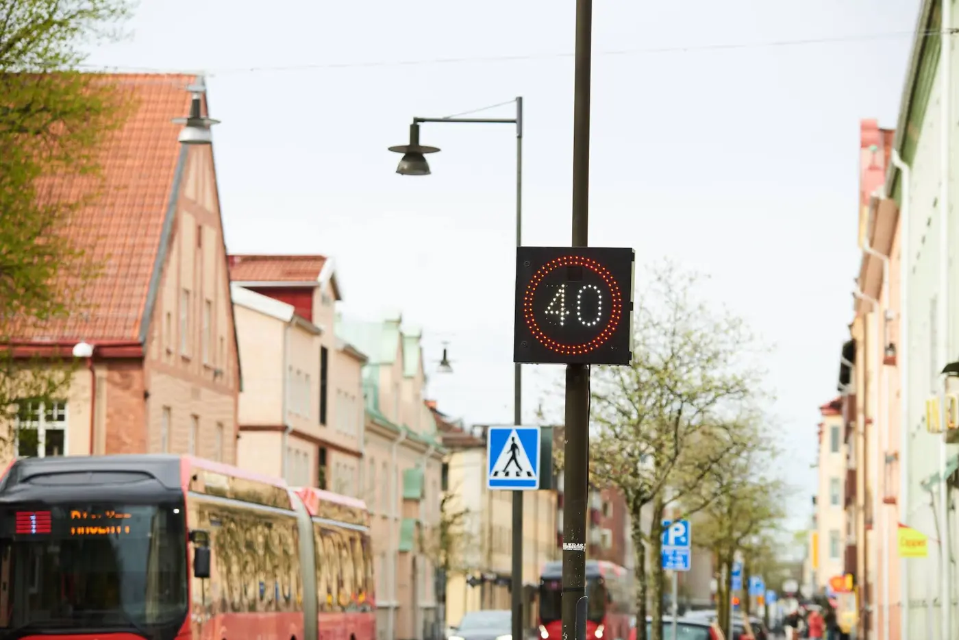 En skylt som visar hastighetsbegränsningen 40 kilometer i timmen.