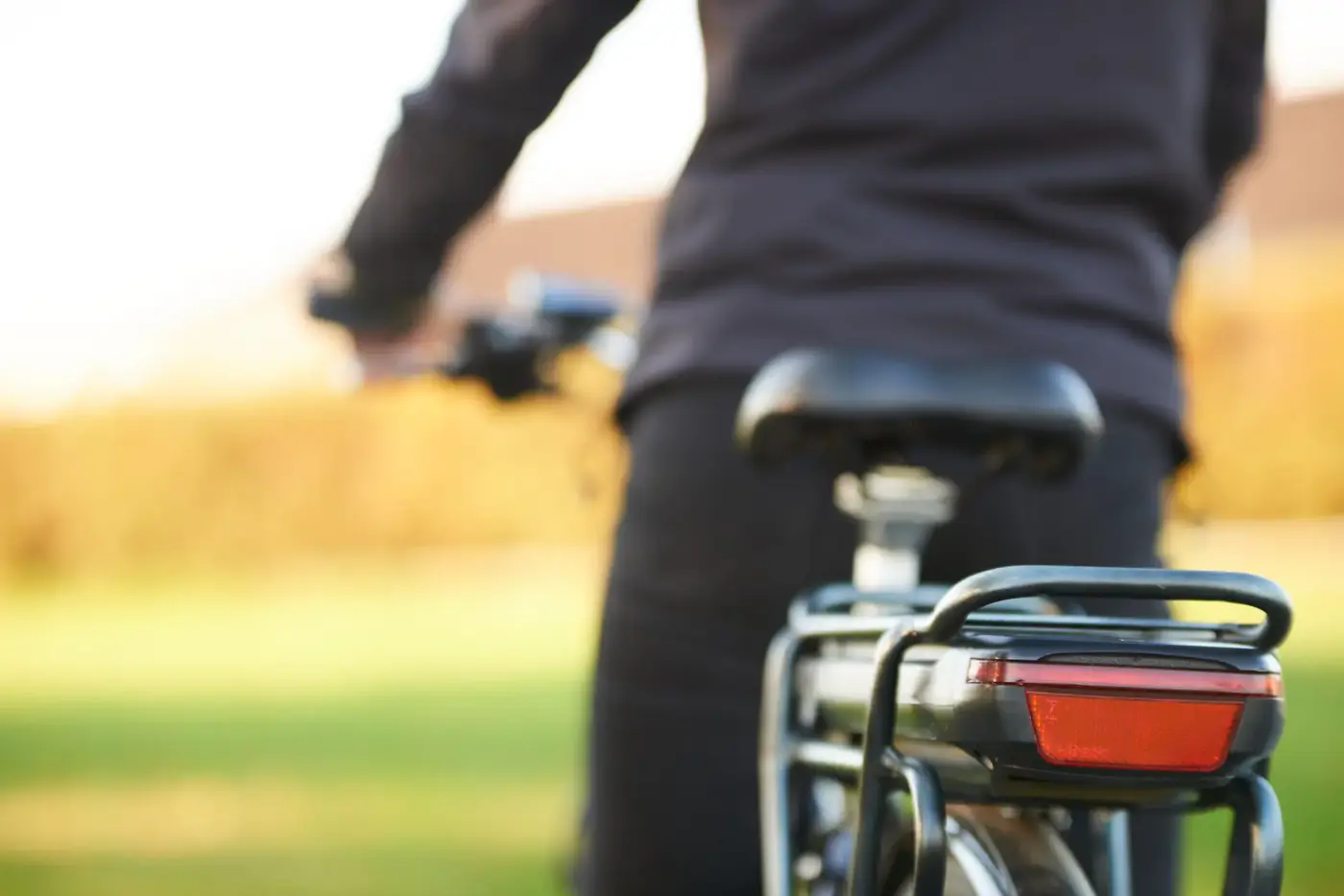 Närbild av batteri på elcykel