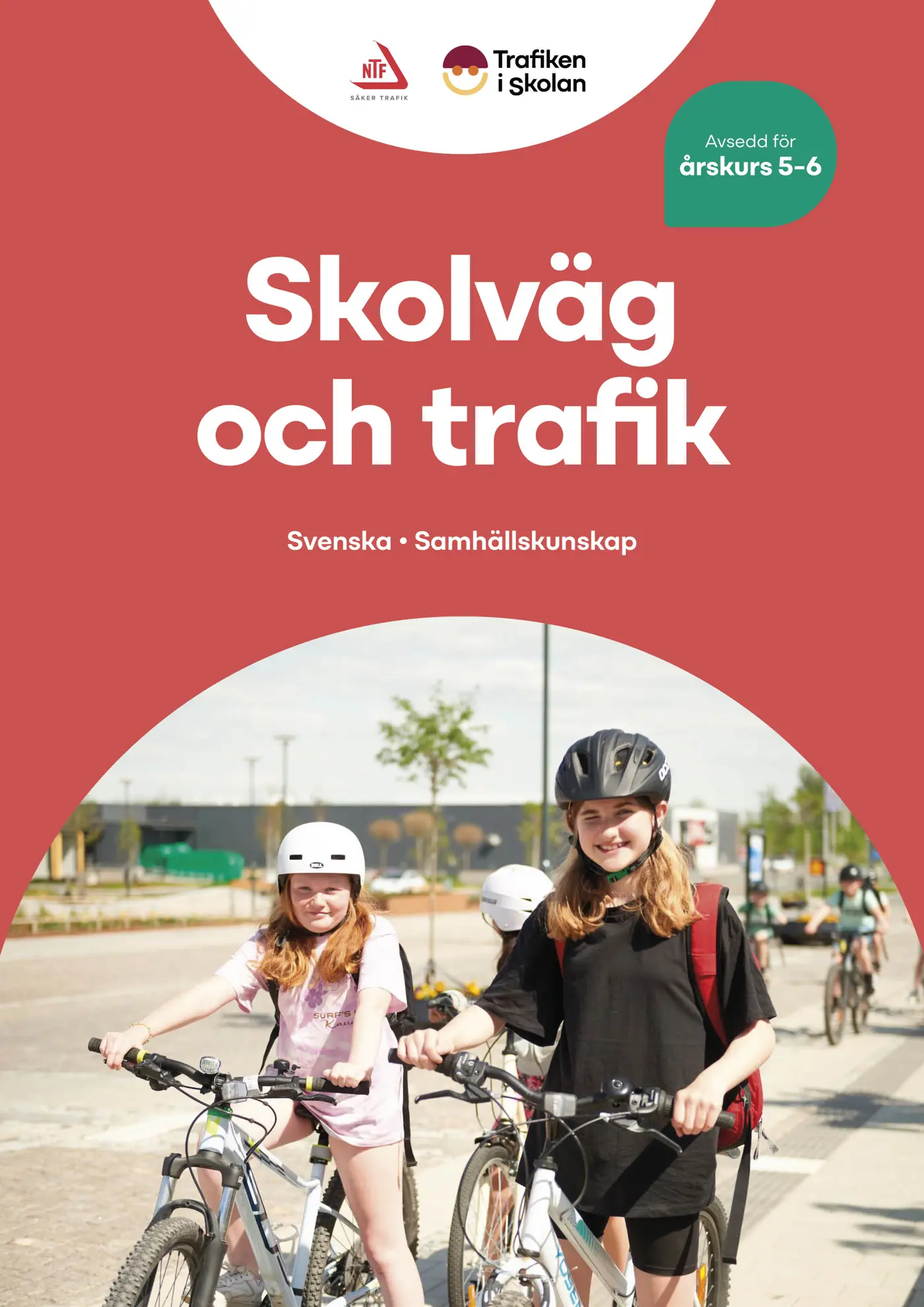 Skolbarn som cyklar.