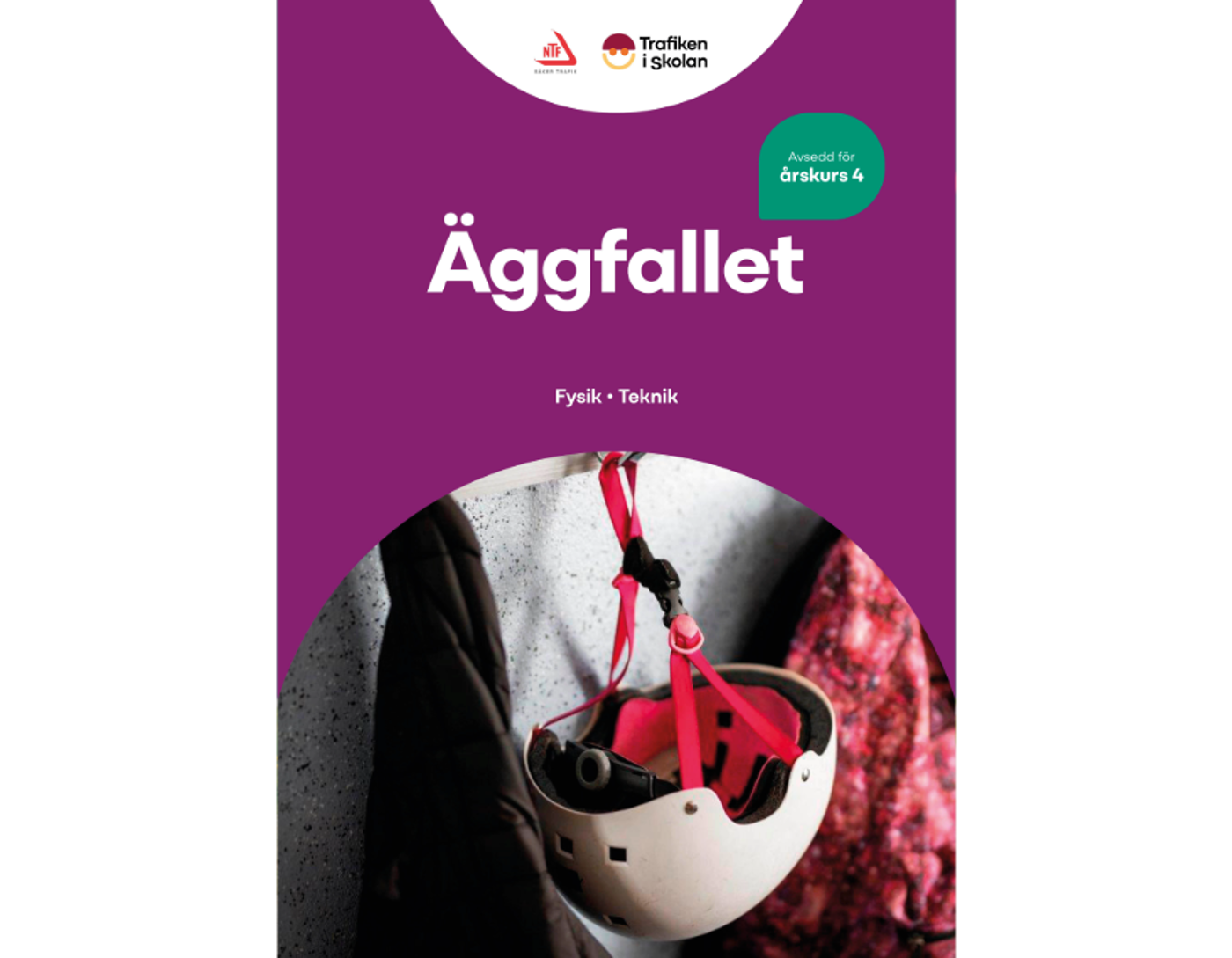 Cykelhjälm som hänger på en klädkrok.